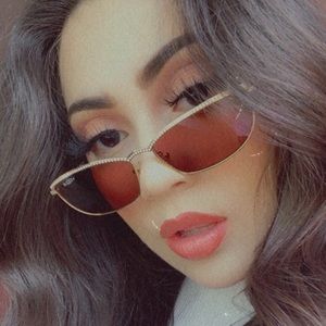 Meet your Posher, Adamari